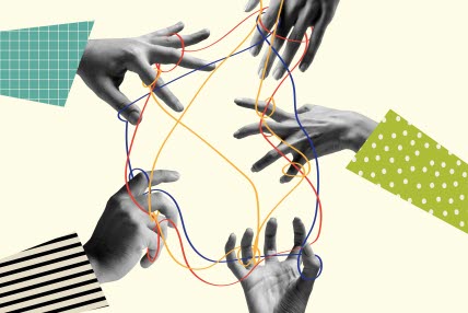 Tre färgglada trådar slingrar sig mellan fingrarna på fem utsträckta händer
