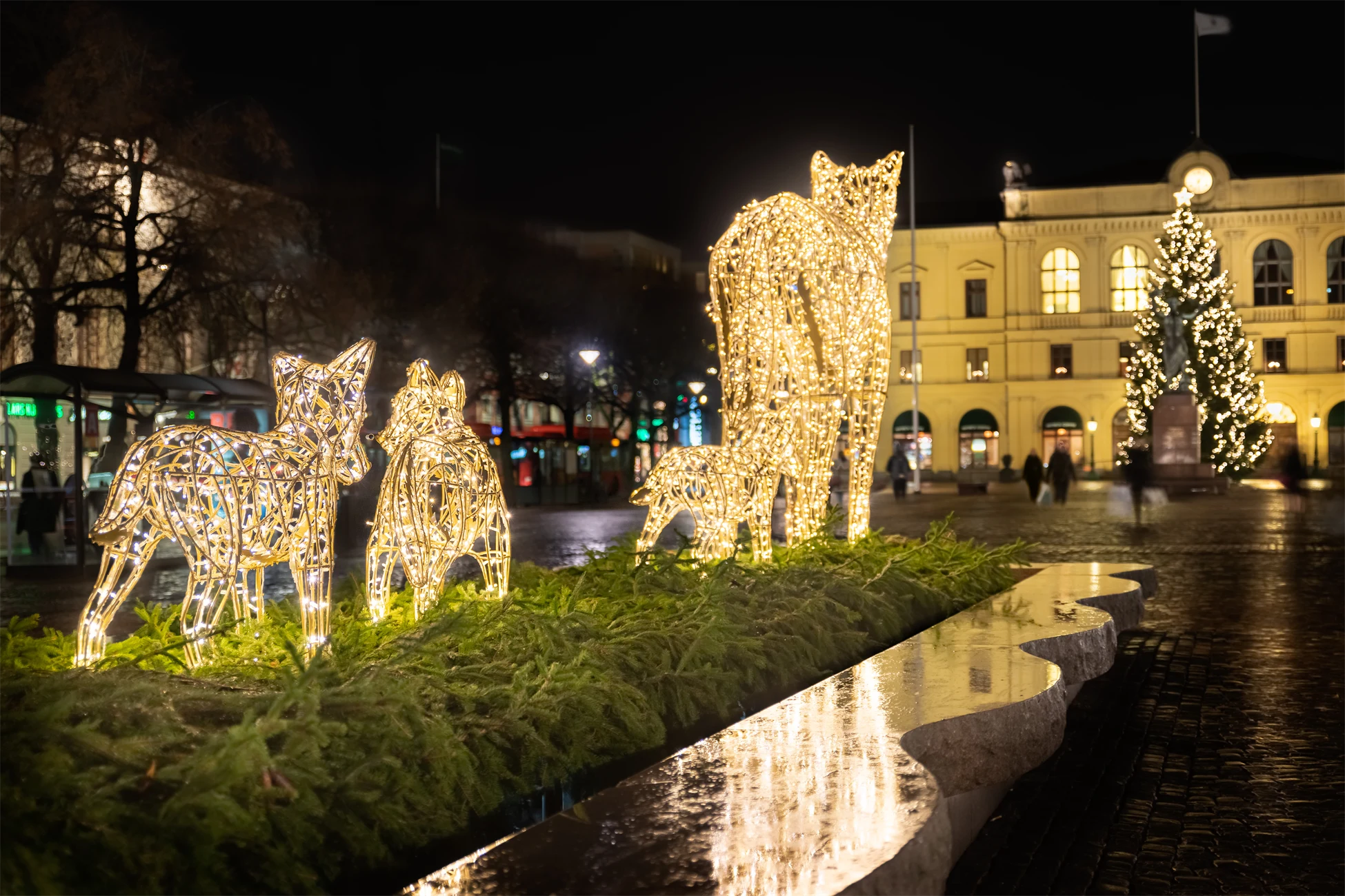 ljusskulpturer i form vargar