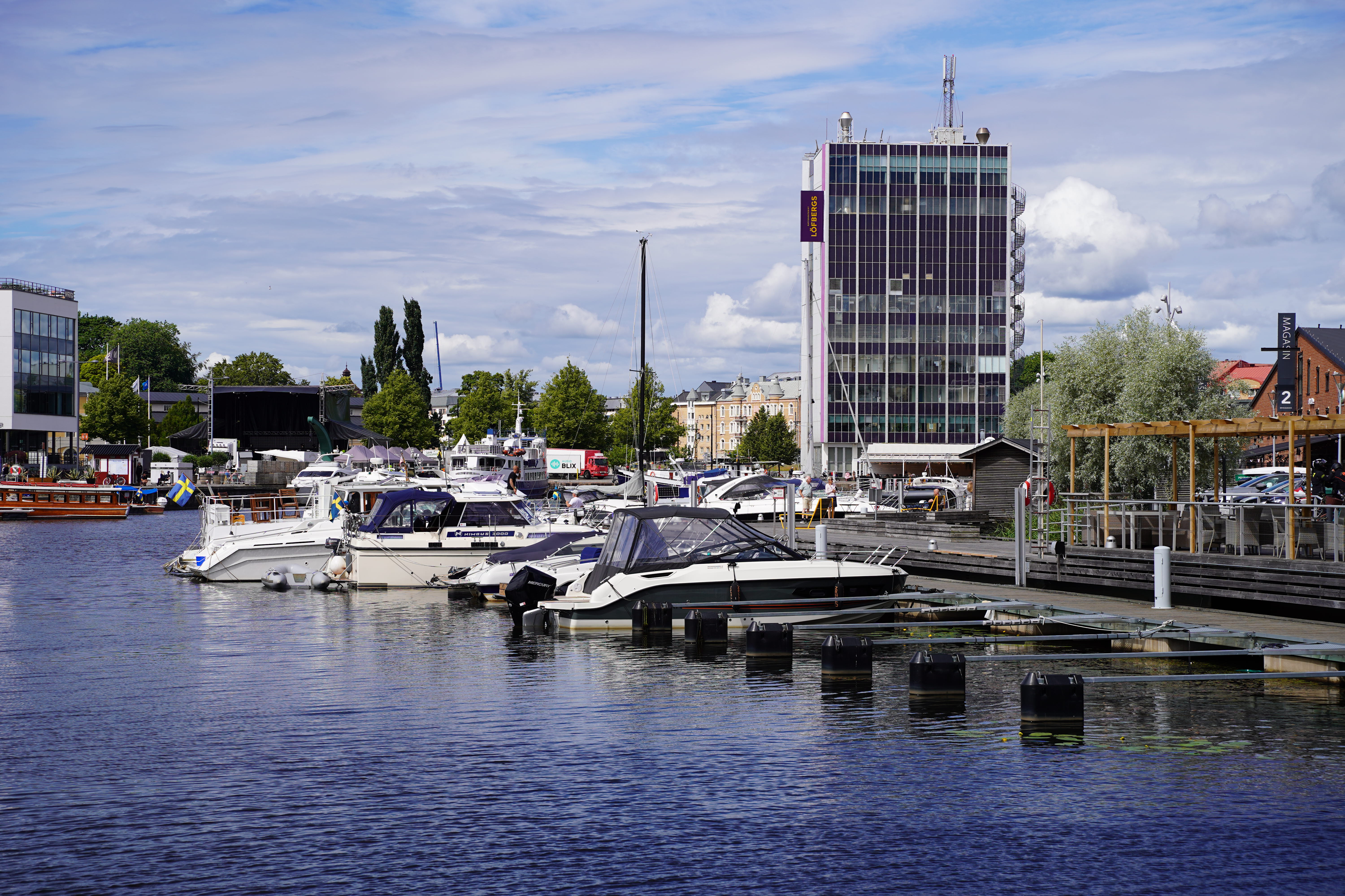 En vybild som visar Inre hamn och Löfbergsskrapan i Karlstad