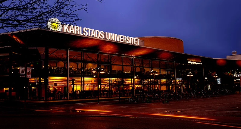 En husfasad tagen kvällstid