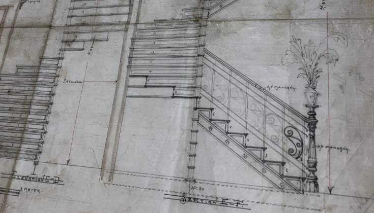 Detaljerad ritning över pampig trappa