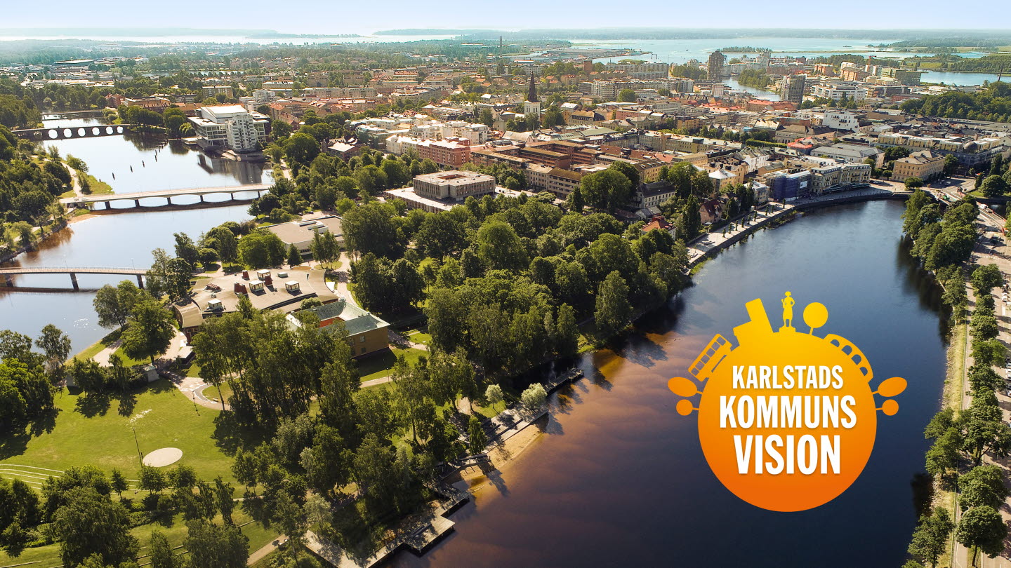 Bild över centrala Karlstad, Sandgrund och Klarälven samt texten "Karlstads kommuns vision" i märke.
